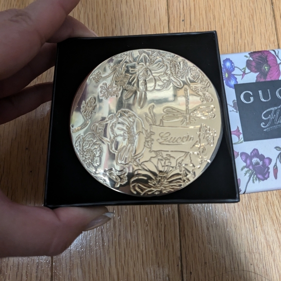 NEW IN BOX GUCCI PARFUMS GARDEN COLLECTION FLORA COMPACT MIRROR - Picture 3 of 6